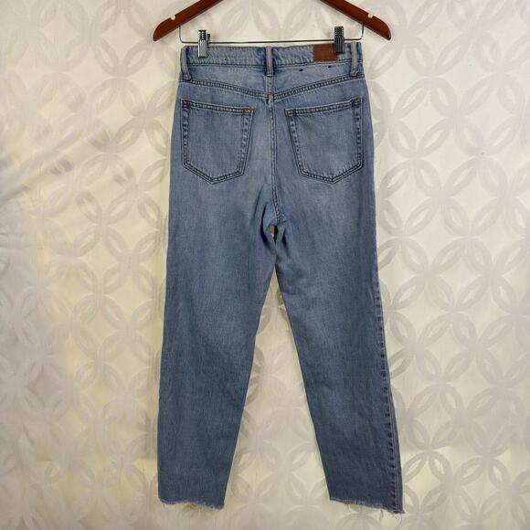 BDG Urban Outfitter Slim Straight Mom Cropped Button Fly Jeans Size 26 - Picture 4 of 10